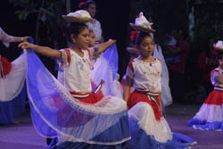 Festa Major de Sabadell 2015: Activitats Musicals Danses d'arreu: Danses de l'America Llatina, ©José Peláez